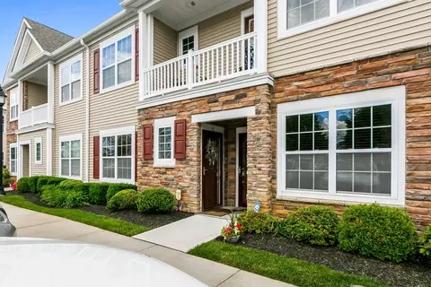 42 Southampton Dr #2, Massapequa, NY 11758