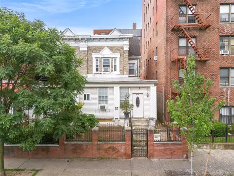 41-20 Elbertson St, Elmhurst, NY 11373