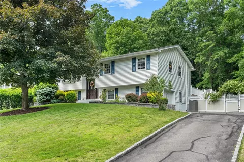 154 Meadow Lark Rd, Montgomery, NY 12549