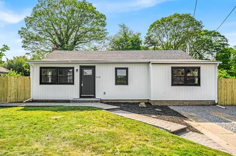 1090 Brookdale Ave, Bay Shore, NY 11706