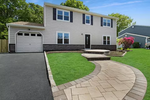 16 Sampson Ave, Islandia, NY 11749