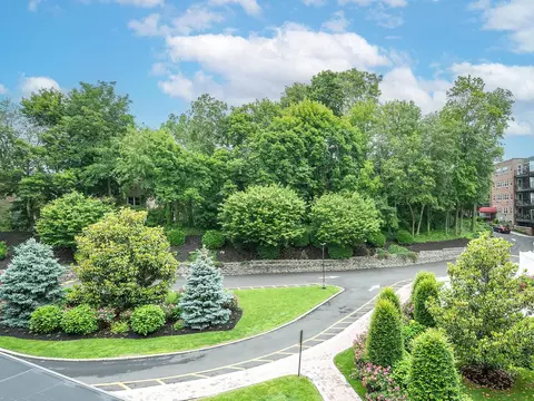 32 Pearsall Ave #3A, Glen Cove, NY 11542