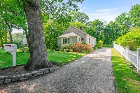 23 Wells Rd, Greenlawn, NY 11740