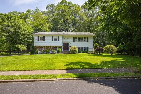 74 Eberling Dr, Clarkstown, NY 10956