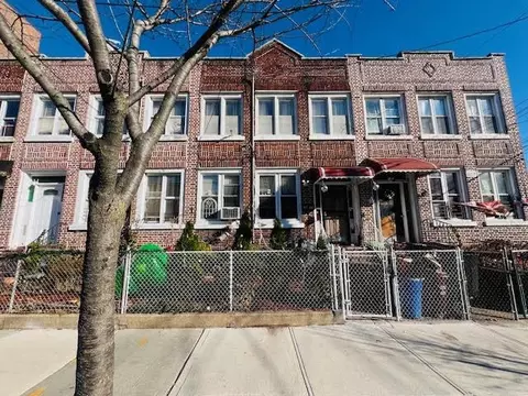 8617 102nd St, New York, NY 11418