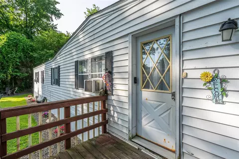 9 Oak Dr, Mamakating, NY 12721