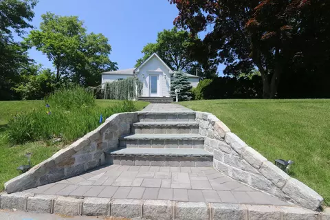 26 Greenway, North Hempstead, NY 11040