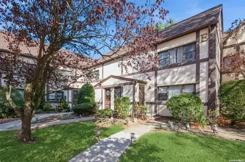 109 15th St #E2, Garden City, NY 11530