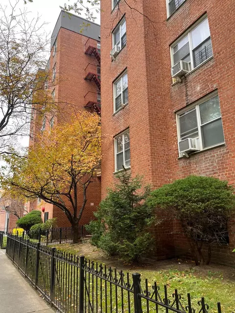 33-15 81st St #2B, New York, NY 11372