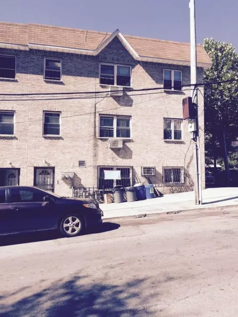 960 E 181st St, New York, NY 10460