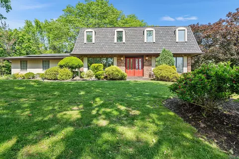 26 Lucille Ln, Dix Hills, NY 11746