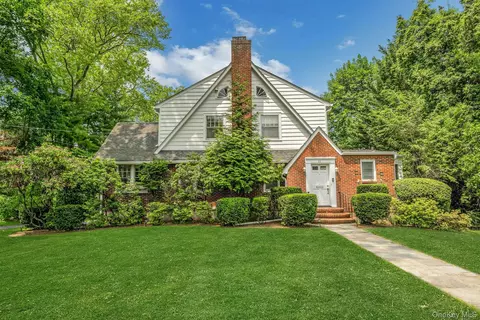 11 Oxford Rd, White Plains, NY 10605