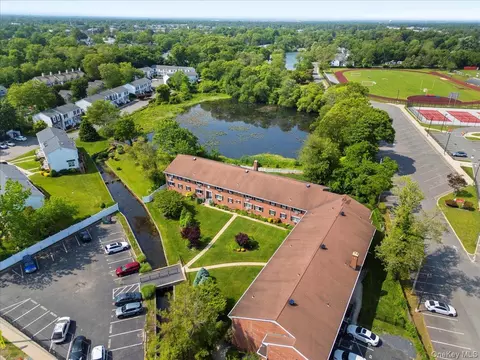 200 Merrick Rd #R, Amityville, NY 11701