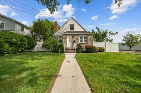 1779 Aladdin Ave, North Hempstead, NY 11040