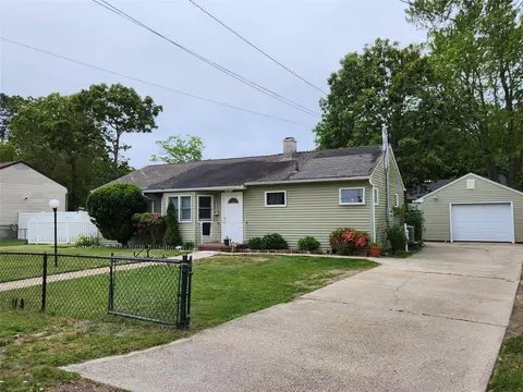 163 Sylvan Ave, Flanders, NY 11901