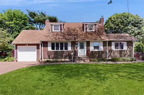 393 Bernice Dr, Bayport, NY 11705