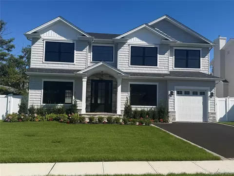 20 Raynham Dr, Syosset, NY 11791