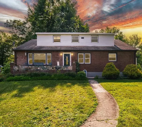 18 Gerow Ln, New Windsor, NY 12553