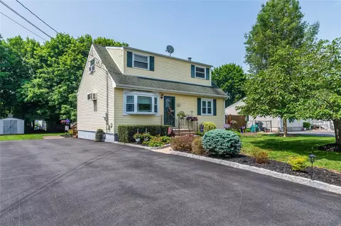 16 Robyn Dr, Monroe, NY 10950