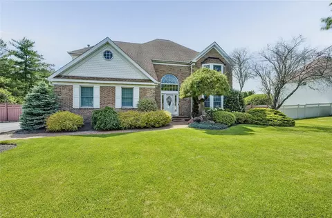 92 Caramel Rd, Commack, NY 11725