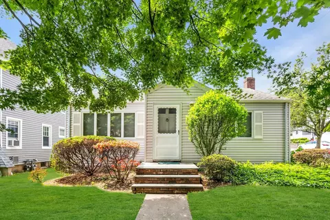 26 12 Ellwood St, Glen Cove, NY 11542