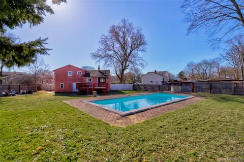 12 Kaymac St, Brentwood, NY 11717