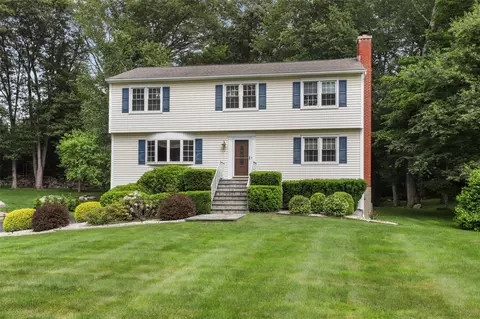 16 Shipley Dr, Cortlandt, NY 10567