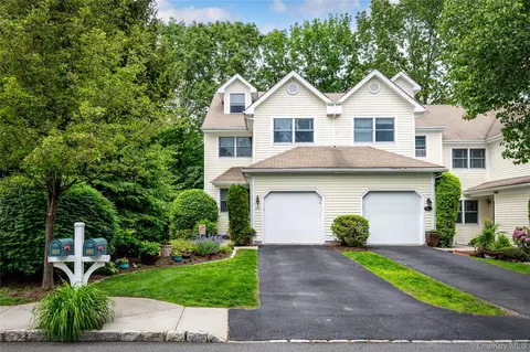 401 Glenwood Dr #401, Briarcliff Manor, NY 10510
