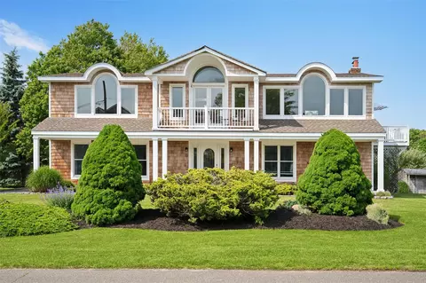 23 Sedgemere Rd, Center Moriches, NY 11934