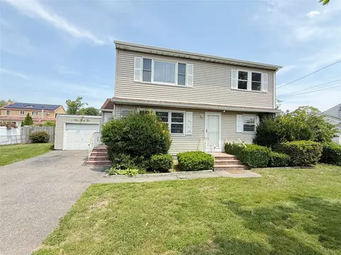 432 49th St, Lindenhurst, NY 11757