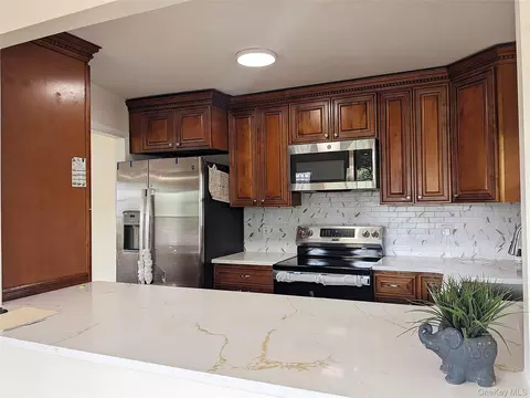 9 Cedar St, Centereach, NY 11720