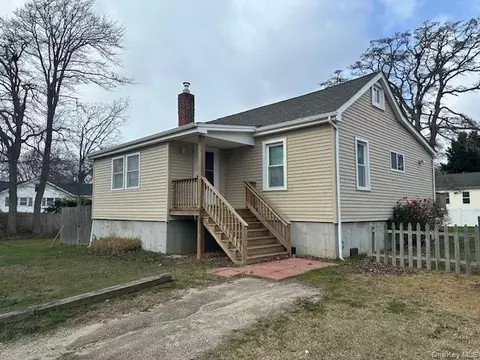 159 Forest Rd E, Mastic Beach, NY 11951