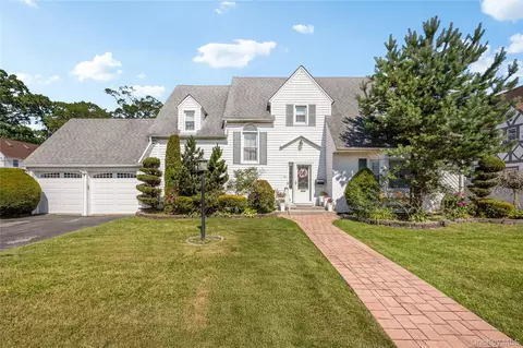 24 Lawrence Ave, Rockville Centre, NY 11570