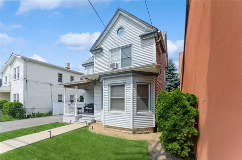 45 4th St, Valley Stream, NY 11581