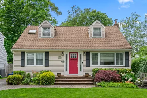 183 Iceland Dr, Huntington Station, NY 11746