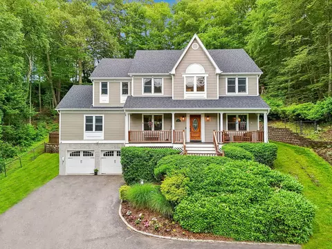 380 E Main St, Centerport, NY 11721