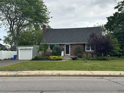 417 S Ocean Ave, Patchogue, NY 11772 photo 1
