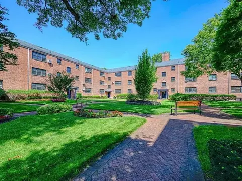 15 Beach Rd #2P, North Hempstead, NY 11023