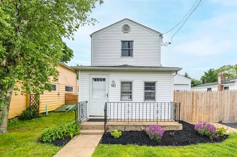 422 President Pl, West Babylon, NY 11704