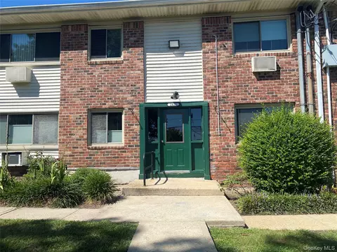 2423 Union Blvd #6B, Islip, NY 11751
