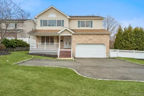 1 Fairway Dr, Old Bethpage, NY 11804