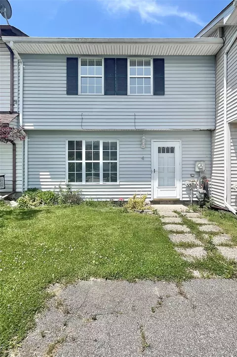 4 Red Barn Ln, Middletown, NY 10940
