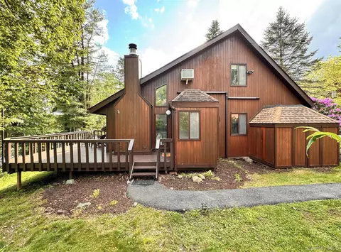 24 Lakeview Ter, Thompson, NY 12701
