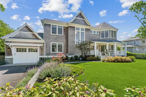 41 Landing Ln, East Quogue, NY 11942
