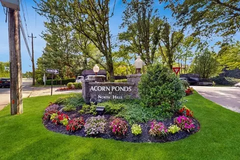 14 Acorn Ponds Dr #14, North Hempstead, NY 11576