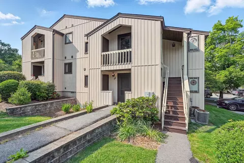 34 Overlook Cmns, Yorktown, NY 10598