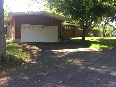 9 Lake Dr, Ellenville, NY 12428