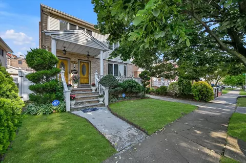 4539 192nd St, Flushing, NY 11358