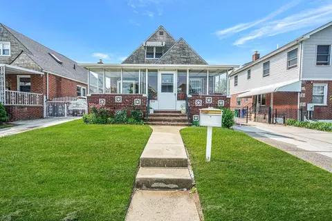 22742 Murdock Ave, New York, NY 11429
