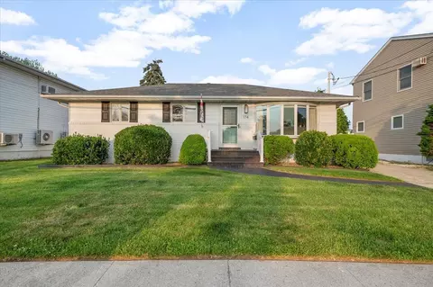 174 13th St, Bethpage, NY 11714